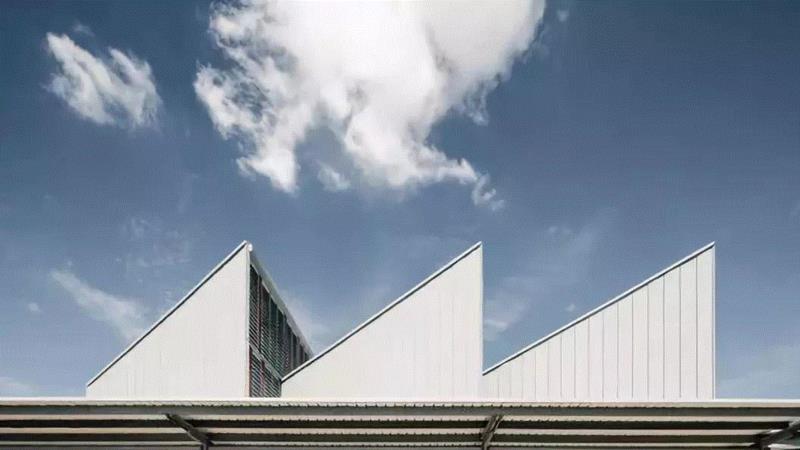 ? Chaovarith Poonphol,泰国乡村市集扩建 / AOM