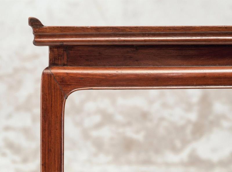 【嘉德春拍】专场荟萃|《清隽明朗——明清古典家具精品》,嘉德,清隽明朗——明清古典家具精品,黄花梨,家具,束腰,纹理,抽屉,靠背,黄花梨制,正面