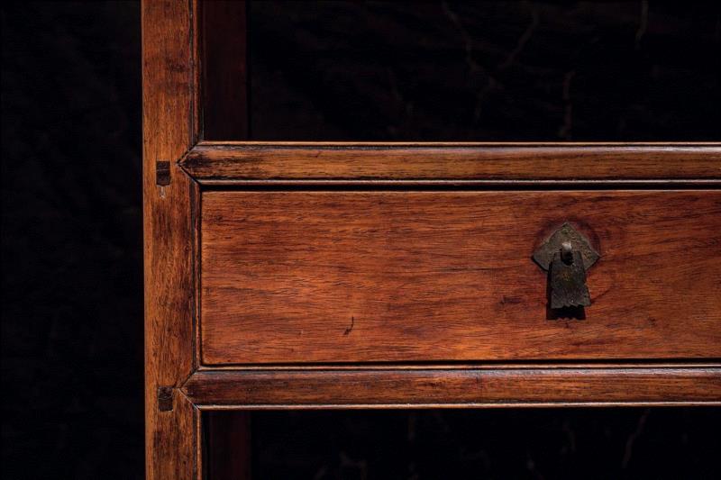 【嘉德春拍】专场荟萃|《清隽明朗——明清古典家具精品》,嘉德,清隽明朗——明清古典家具精品,黄花梨,家具,束腰,纹理,抽屉,靠背,黄花梨制,正面