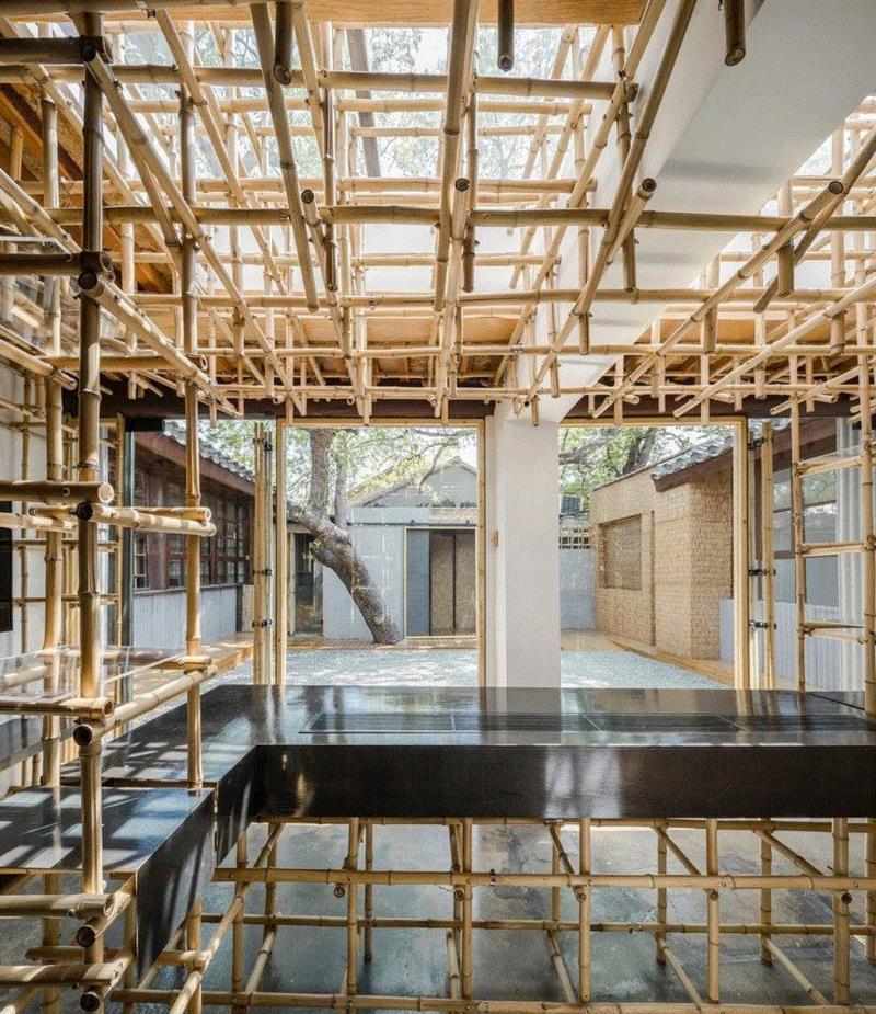 ? 金伟琦,10000/1 北京办公室，竹介入重新定义院落空间 / O architecture,北京办公室,院落,金伟琦,建筑,木结构,门口,枣树,四合院,西屋,通道