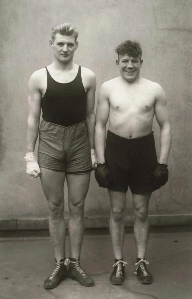 ▲ 奥古斯特·桑德，《拳击手》（Boxers/Boxer），1929（1972印刷），明胶