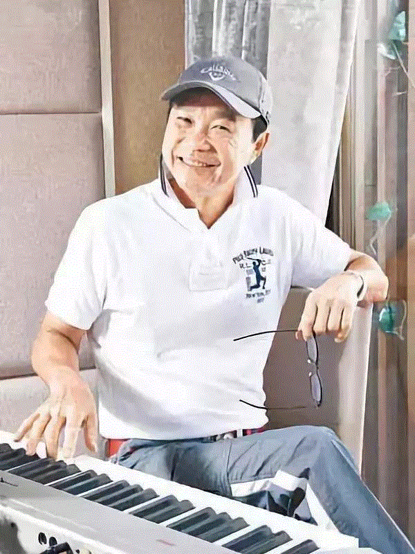 专辑 ▎他是80年代香港民歌的开拓者，唱出了30年前的诗与远方,民歌,专辑,香港,开拓者,歌手,区瑞强,音乐,粤语,乐坛,吉他
