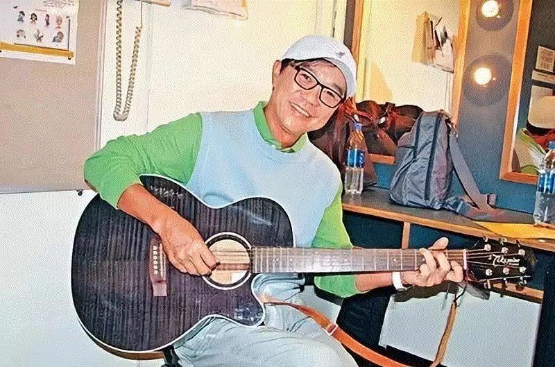 专辑 ▎他是80年代香港民歌的开拓者，唱出了30年前的诗与远方,民歌,专辑,香港,开拓者,歌手,区瑞强,音乐,粤语,乐坛,吉他