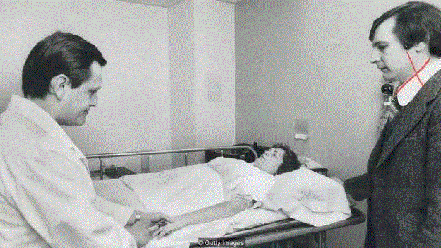 在电痉挛治疗前医生会先给患者注射麻醉剂；直到20世纪中期，这都是普遍做法。图源：Getty Imag