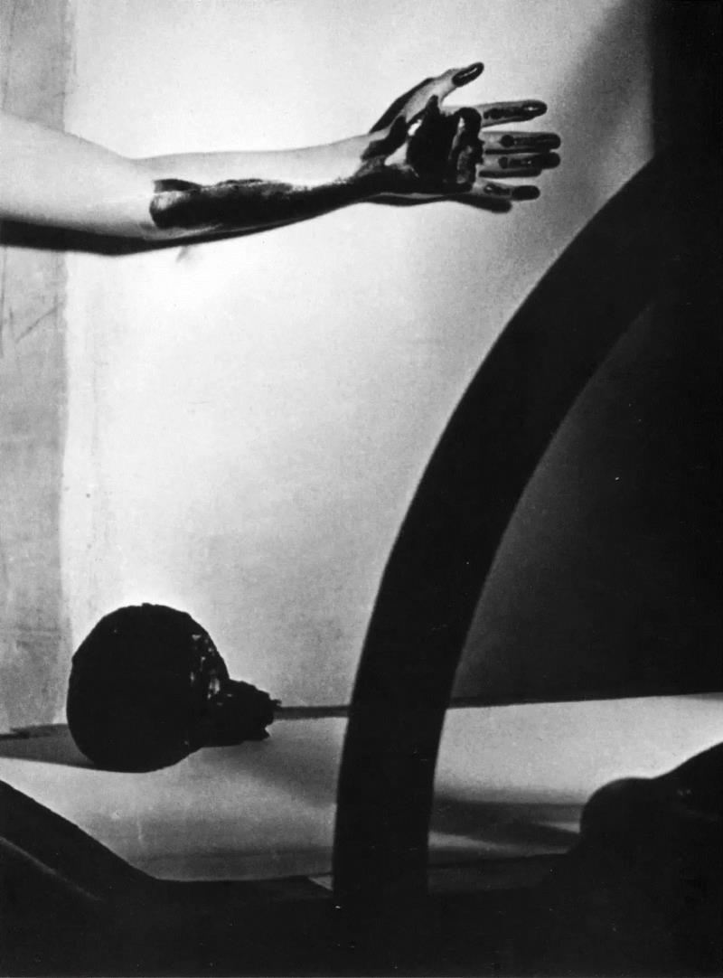 Man Ray：Meret Oppenheim, arm with ink, 1933,世界上最著名的100张“果照”，人体之美真是最通俗易懂啊！