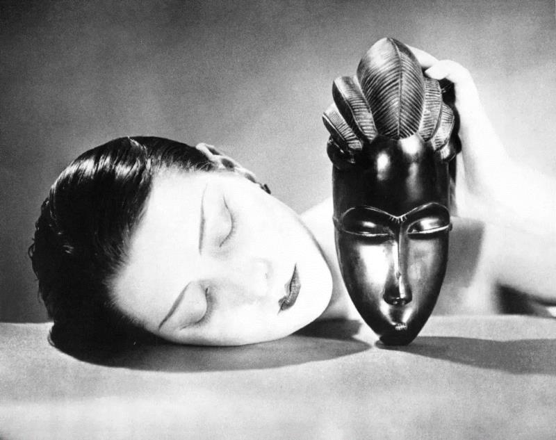 Man Ray：Noire et Blanche (Black and White), 1926,世界上最著名的100张“果照”，人体之美真是最通俗易懂啊！