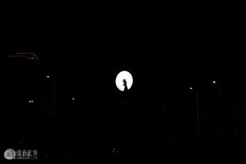 《摘月》伊万·勒·伯赞克,“光影万象”2018南京江宁区秦淮河国际光影艺术展,南京,光影艺术展,公共艺术