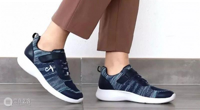 藏蓝色：男女同款,你关心过爸妈穿的鞋吗？