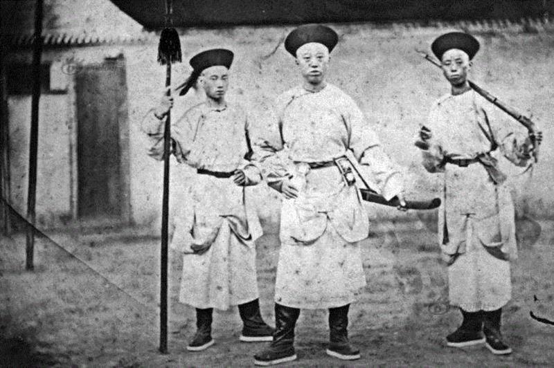 ▲醇亲王戎装照（时年24岁于南苑军营）,有图有真相：一个清朝王爷的日常