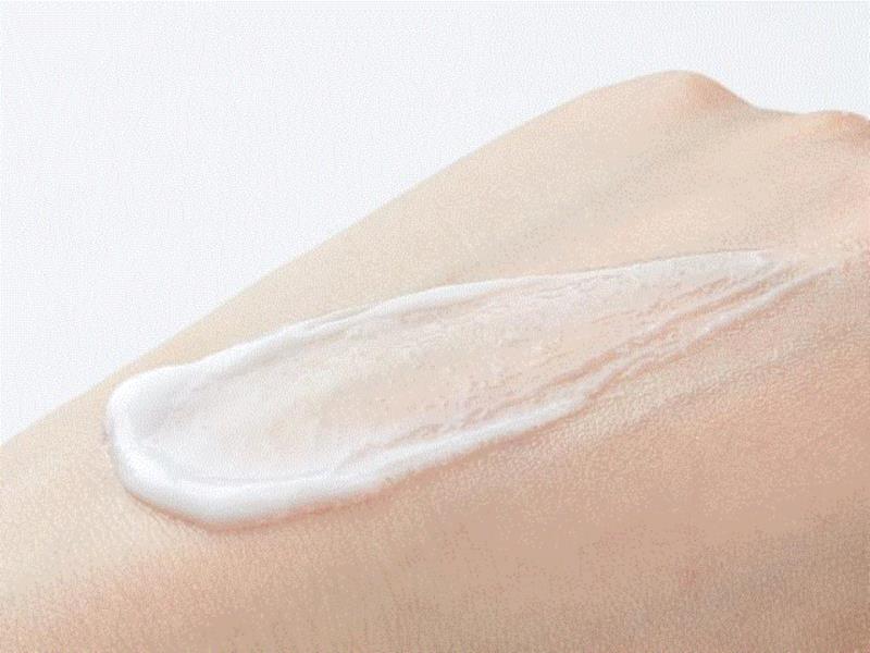 巴黎贵妇们爱用的精华液，一滴拯救沙漠皮