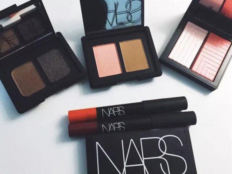 咕噜蜜这几天特别兴奋,因为一条生活馆终于上线NARS了!(有唇膏笔,有“高潮”腮红出售),连续用光四五支,拜托这个口红千万别停产