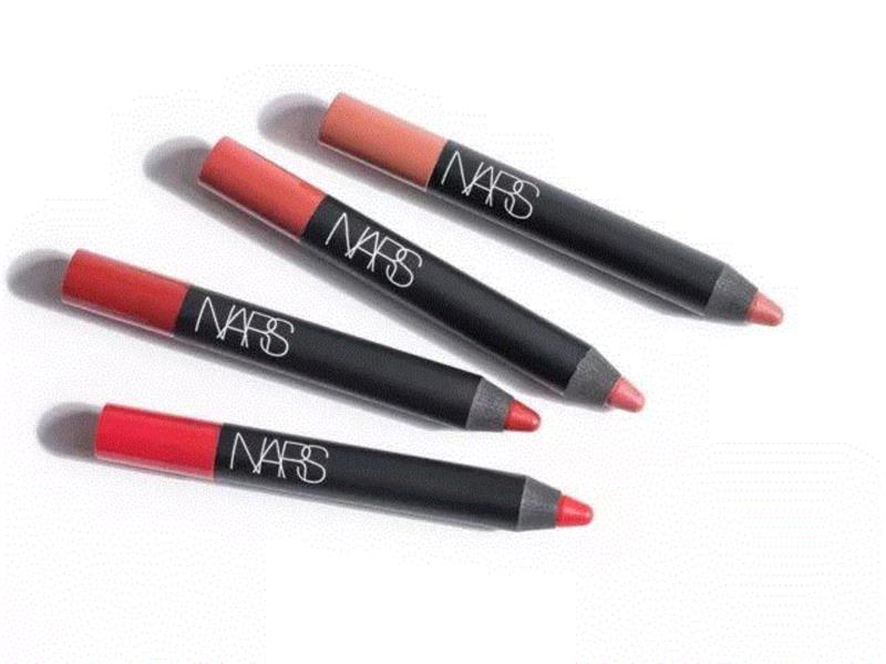 由上至下:WALKYRIE、DOLCE VITA、CRUELLA、DRAGON GIRL,连续用光四五支,拜托这个口红千万别停产