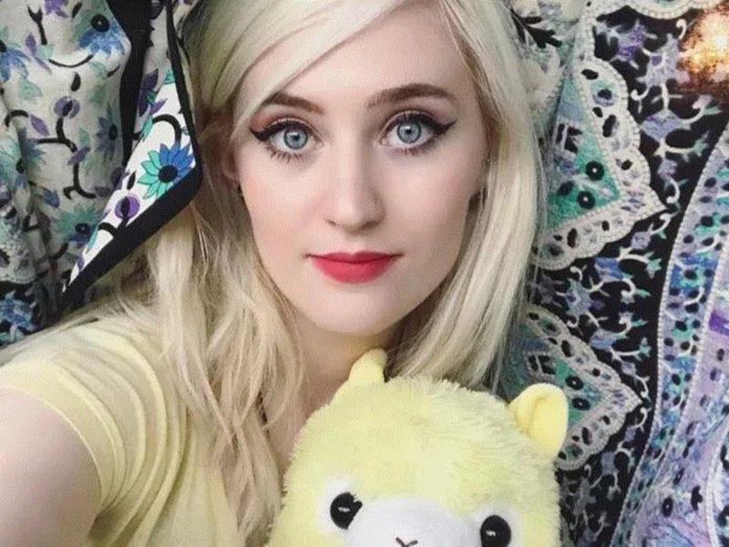 试色来自Instagram,@kawaiibarbiedolly,连续用光四五支,拜托这个口红千万别停产