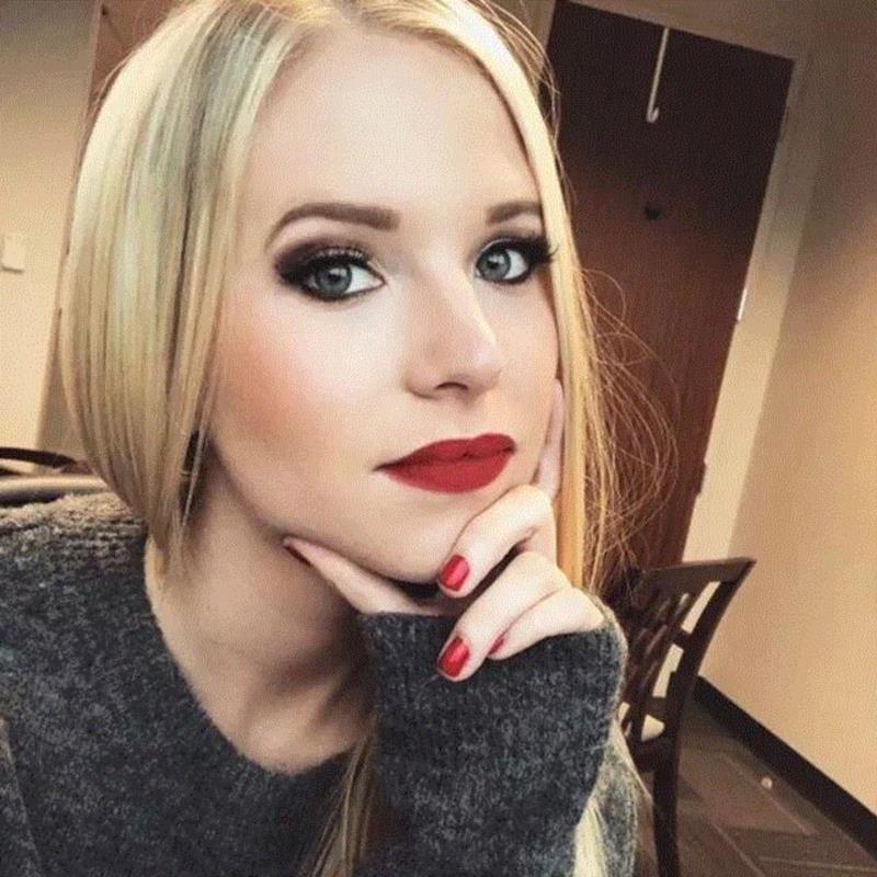 试色来自Instagram,@vcanady,连续用光四五支,拜托这个口红千万别停产