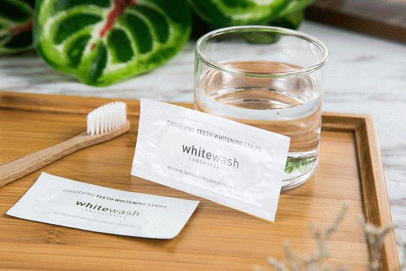 几十年小黄牙，贴它就白了