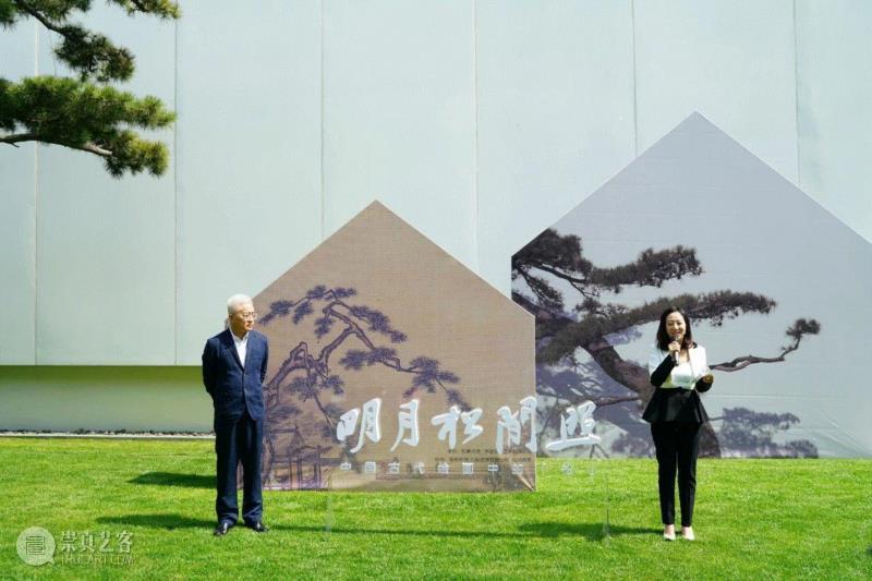 策展人徐累与华谊艺术副总裁王端,「松」分享 | 明月松间照:松美术馆大展“中国古代绘画中的松”惊艳开幕。