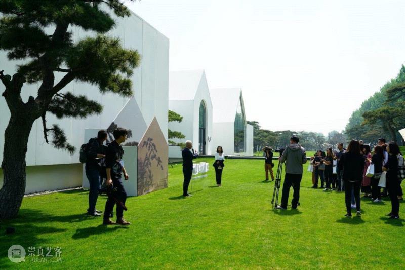 开幕式现场,「松」分享 | 明月松间照:松美术馆大展“中国古代绘画中的松”惊艳开幕。