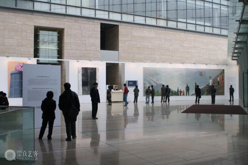 《三峡新移民》在2006年保利秋拍预展现场,“中国当代艺术最高价”重回拍场!
