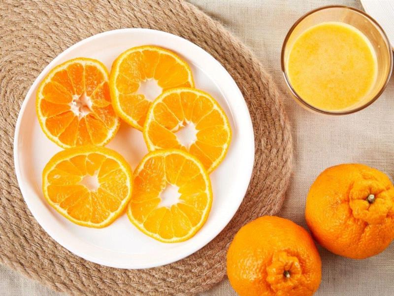 来自四川的丹棱县的丑柑，弥补了小编的遗憾。,它叫丑八怪，又酸又甜又新鲜，只有春天能吃到！