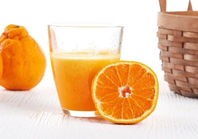 夏天来了，小编已经迫不及待榨起了果汁，酸酸甜甜的，好像整个果园的清香都吸到了脾肺中。,它叫丑八怪，又酸又甜又新鲜，只有春天能吃到！