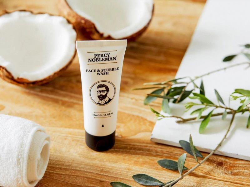 这款洁面啫喱气味很好闻，不太重，是淡淡的黄瓜和薄荷混合的味道。,把男人变帅，没那么麻烦