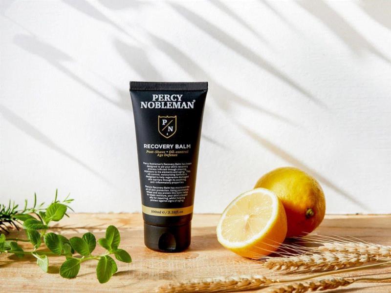 它散发出来的气味是淡淡的柠檬香+薄荷味，若隐若现，小编的同事形容它是“初恋的味道”，超好闻。,把男人变帅，没那么麻烦