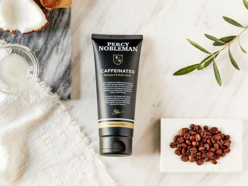 小编推荐这款咖啡因防脱滋养沐浴洗发露，洗发、沐浴二合一，一管全搞定。特别适合怕麻烦的男生使用。,把男人变帅，没那么麻烦