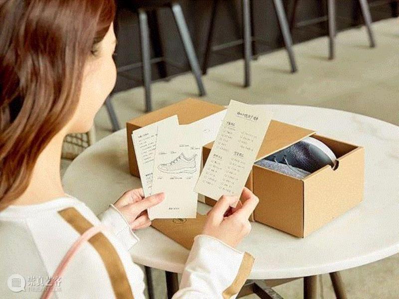 每双鞋装在精美的牛皮纸盒里，还贴心地附上了一张“入院待产清单”，上面列出了入院待产时应该准备的物件，