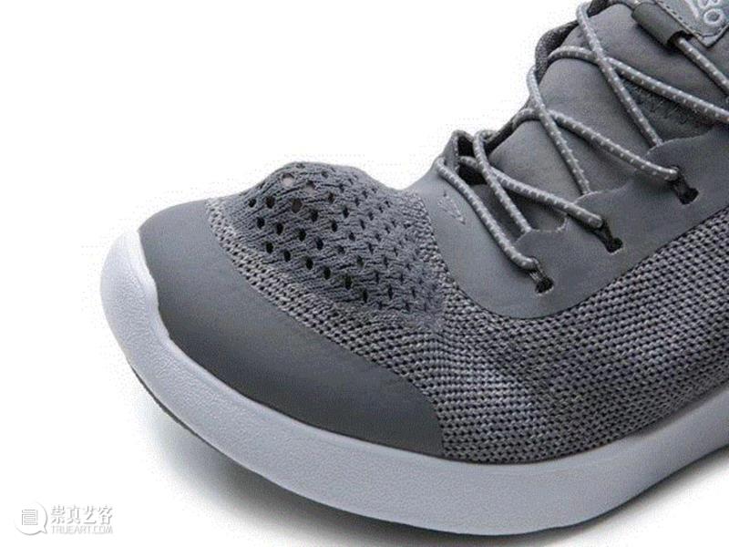 前掌的鞋面部分使用了高回弹性的弹力丝，脚部肿胀情况下穿上去也会很舒服。,他们专门给孕妇设计了一双鞋，安全、舒服、还好看