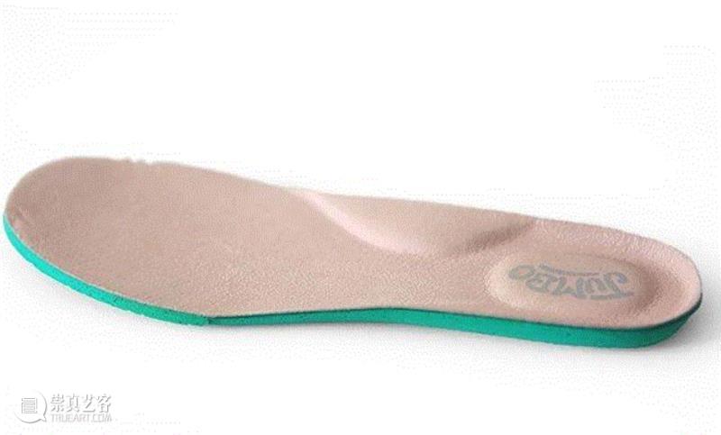 鞋垫是可拆卸的，后跟做了凸起设计，弹性更强，增加脚底的舒适度。,他们专门给孕妇设计了一双鞋，安全、舒服、还好看