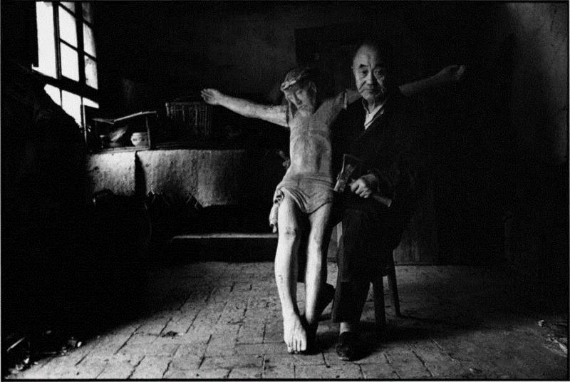 雕刻耶稣像的老教友&nbsp;陕西 1995,吕楠“人类今天精神状况”三部曲之二：《在路上：中国的天主教》