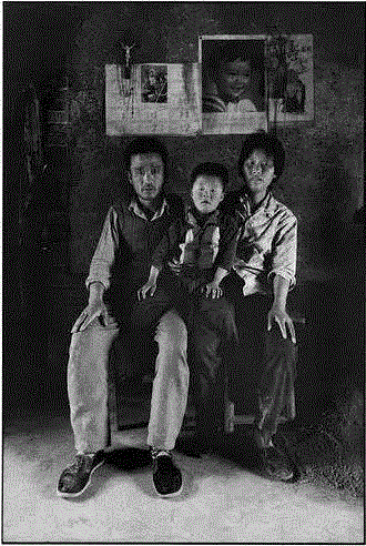 父母和儿子 陕西 1992,吕楠“人类今天精神状况”三部曲之二：《在路上：中国的天主教》