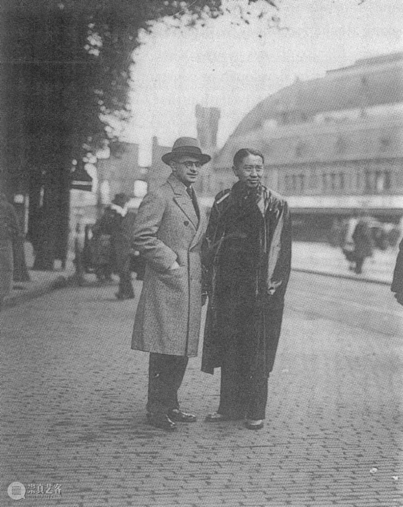 约1930年，常玉与好友约翰·法兰寇在巴黎,他一幅画卖1个亿，是中国最后的温柔贵公子