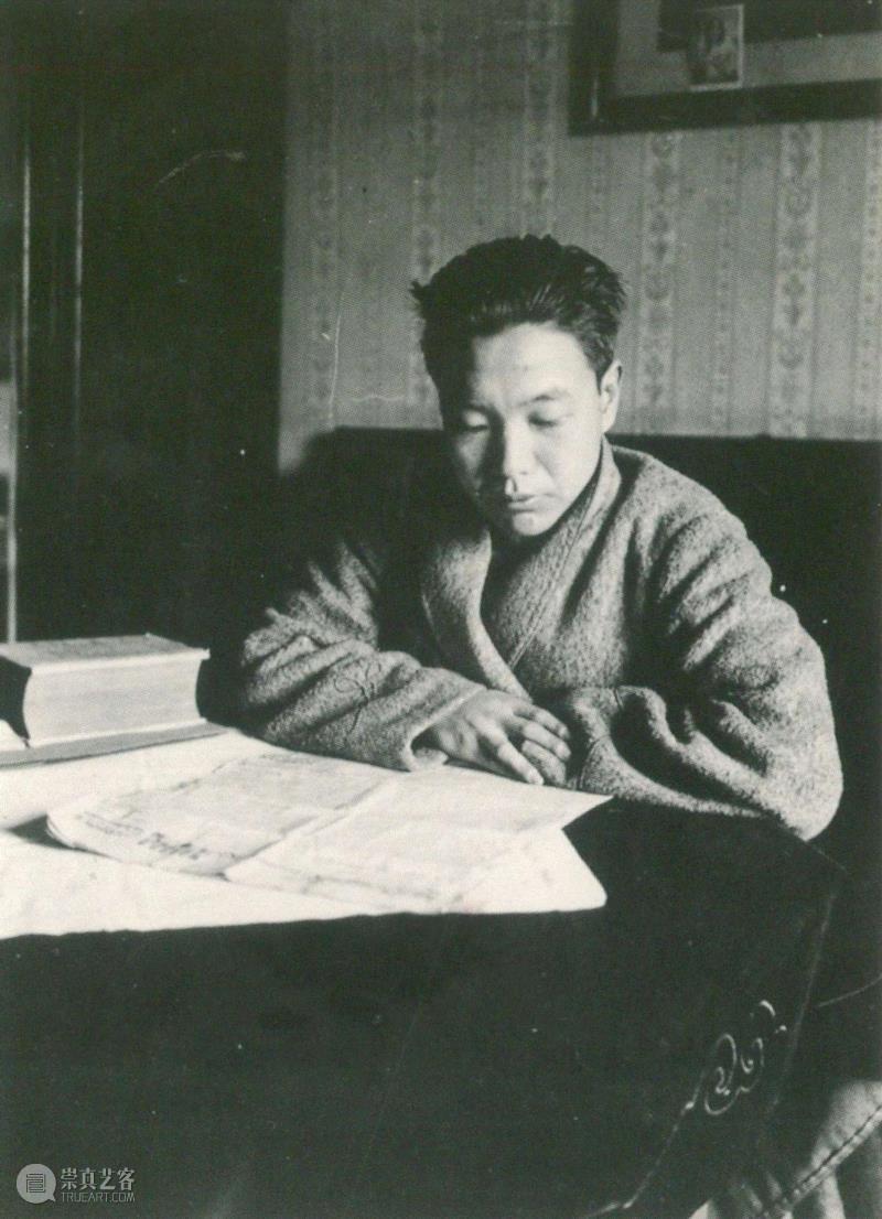 1930年左右的常玉，摄于巴黎寓所,他一幅画卖1个亿，是中国最后的温柔贵公子