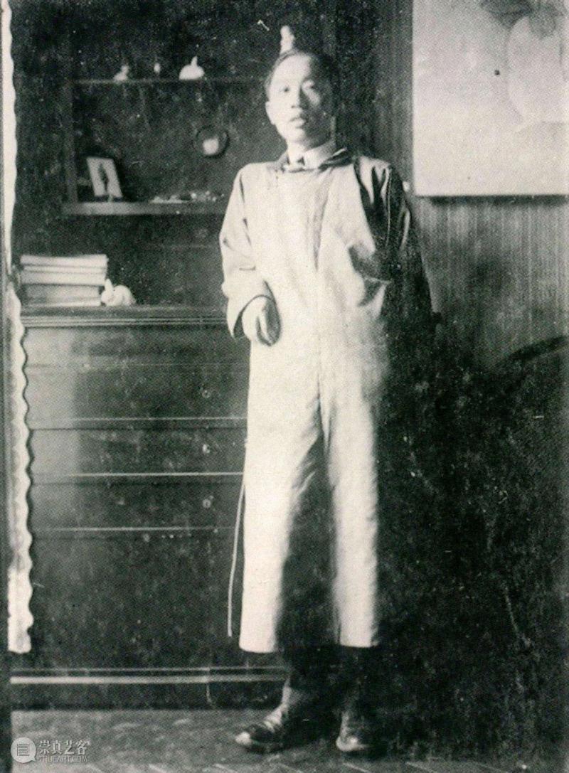 穿长衫的常玉，1925年于巴黎,他一幅画卖1个亿，是中国最后的温柔贵公子