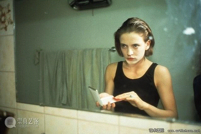 ‘Amanda in Hamburg 1991’ 图片来自Nan Goldin的Instagram帐