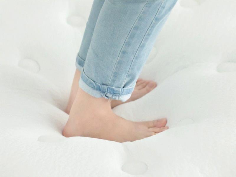我们再换个角度看看。,你以为滚床单，滚的只是床单吗？