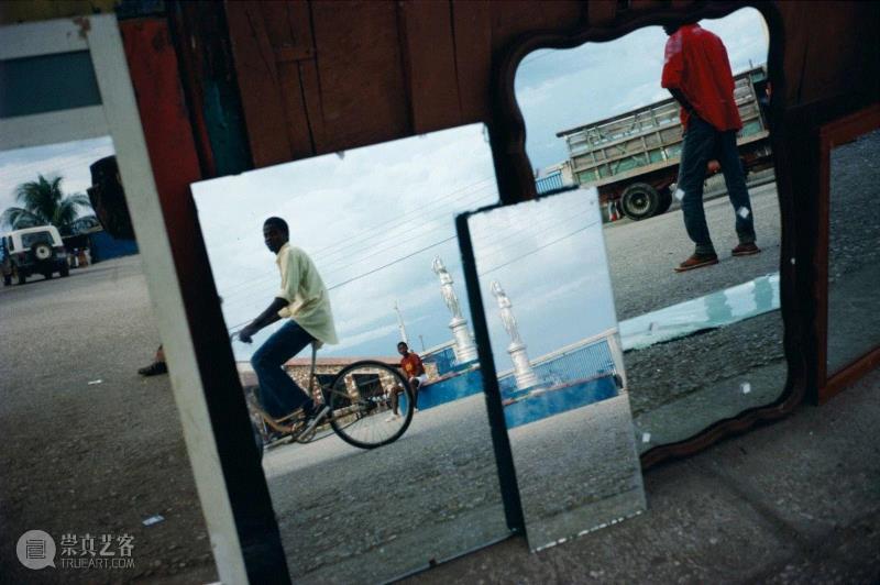 Cap Haitien. 1987.,Alex Webb：我的照片是我对世界的好奇心