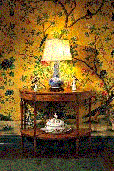 佩吉及大卫?洛克菲勒夫妇的的曼哈顿大宅里，收藏了一对乔治三世（George III）涂漆缎木角几，其