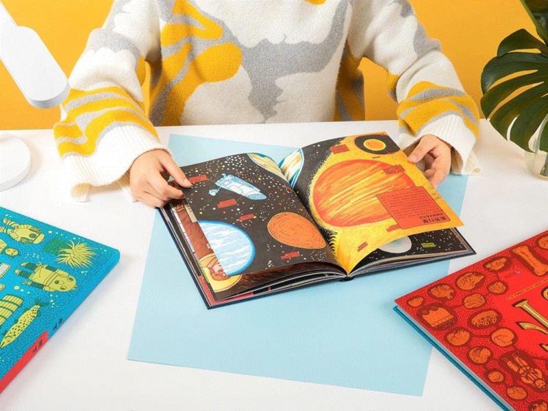 将海陆空的自然科普知识，用鲜活可爱的插图表现，再配上轻松易懂的文字解说，不仅孩子喜欢，小编看着看着也