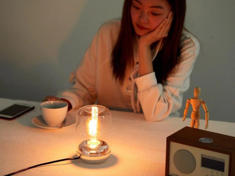 “劳累一天后回家，看见家里的灯亮着，有人等的感觉，真好。”,用一盏灯催情，老司机都懂