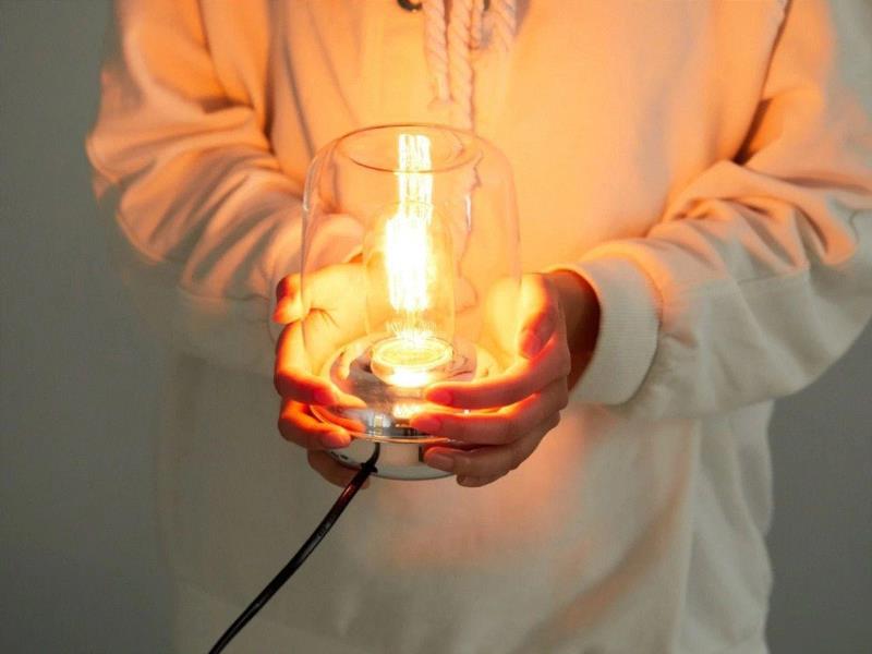 今天，一条生活馆为你推荐一款“AVIAIR香薰精油灯”，它复古、圆润的造型，让人一看就想捧在手中。,用一盏灯催情，老司机都懂