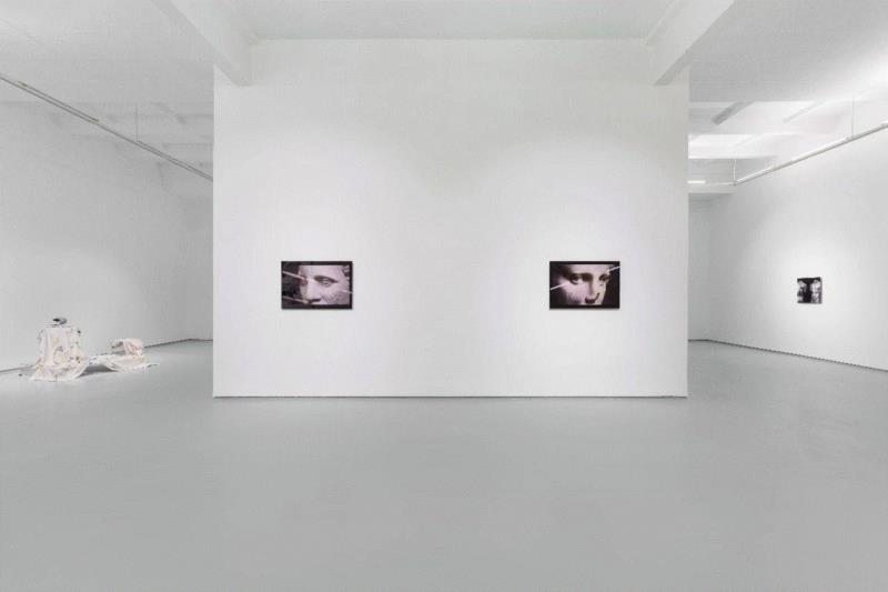 关于“凝视”的研究之一/ Study of Gaze No.1,蜂巢评论 | 于霏霏:凝视的盼望与没有面孔的主体