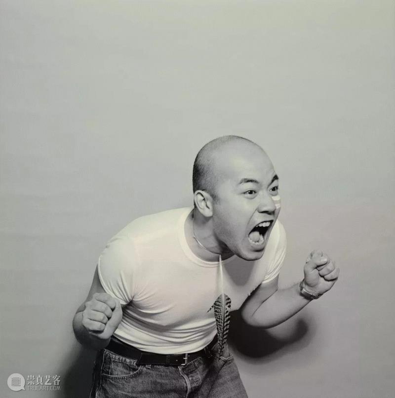 △黄伟文，香港商业电台节目宣传海报。夏永康摄（1994）,“怪人”黄伟文：港乐的最后一丝呼吸