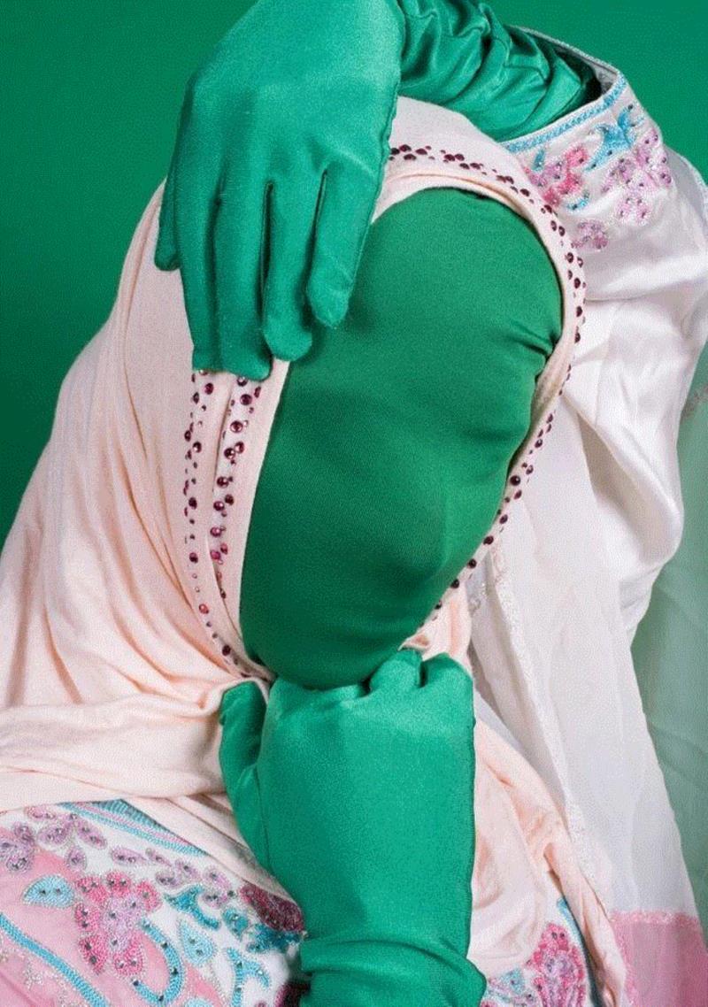 展览 | Farah Al Qasimi 的图像使敏感的身份变得栩栩如生