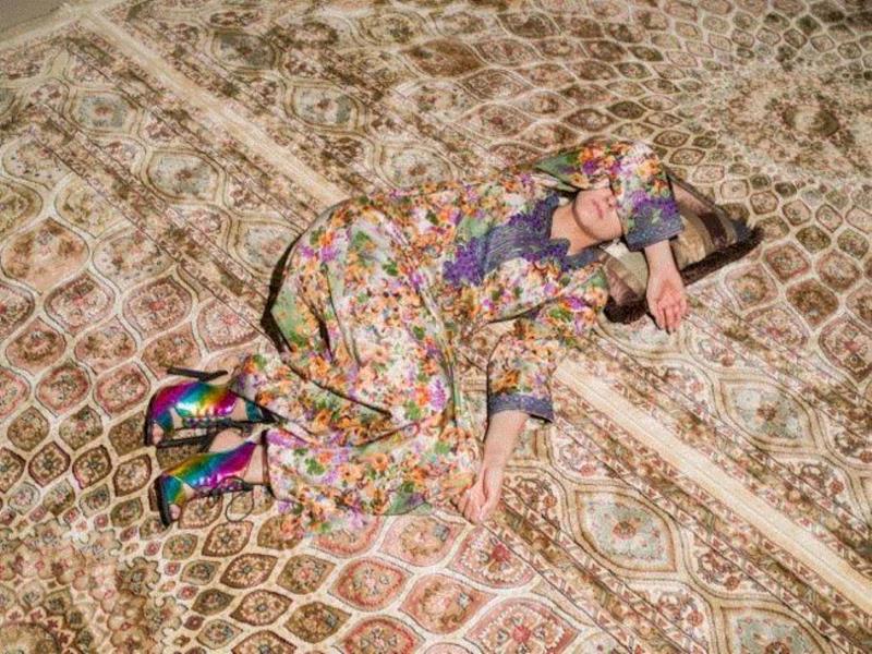 展览 | Farah Al Qasimi 的图像使敏感的身份变得栩栩如生