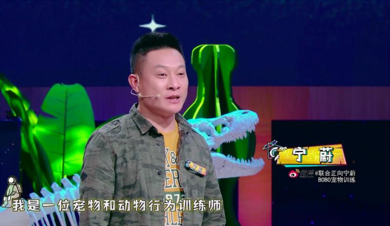 他可以将鸡训练到听得懂口令，可是你猜最难训练的动物是什么？,看了这么多期奇葩大会，最让我震撼的却是这两个人,奇葩,大会,两个人,野生动物,狗狗,主人,演讲,青山,大象,非洲