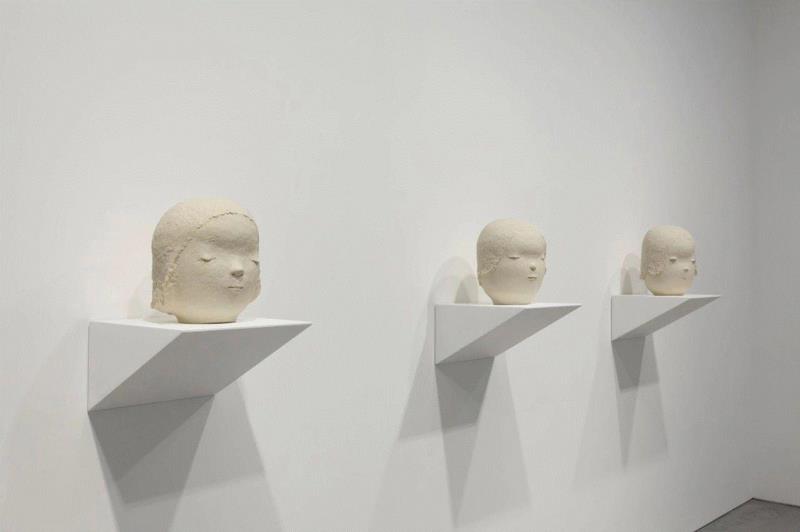 奈良美智新作展香港开幕12座陶瓷雕塑奠定沉静基调