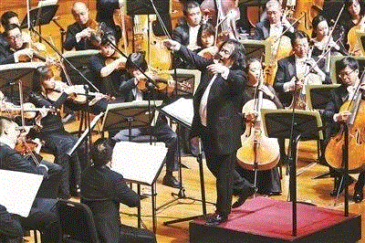 汤沐海指挥中国交响乐团,【名家讲坛】国际华人指挥大师汤沐海的“戎马一生”,指挥,名家,华人,讲坛,乐团,交响乐团,歌剧,汤沐海,音乐,歌剧院