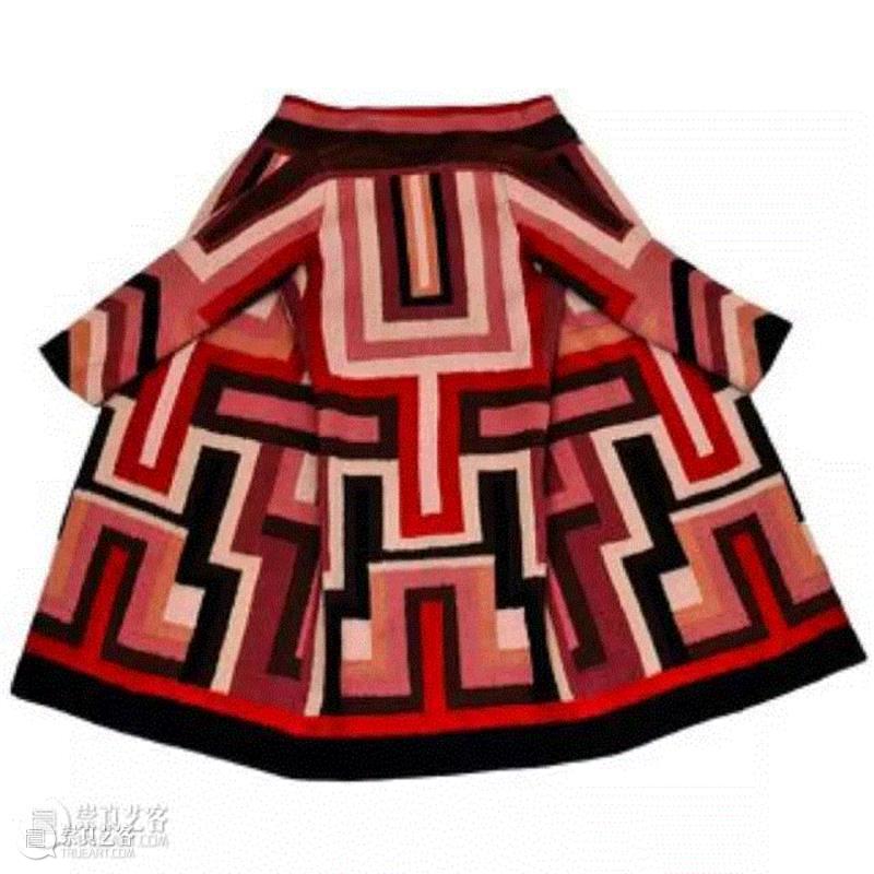 索尼娅·德劳内的服装设计,让她蜚声时尚界的“彩绘拼贴织物”,灵感却源于一块拼布婴儿床单,二月